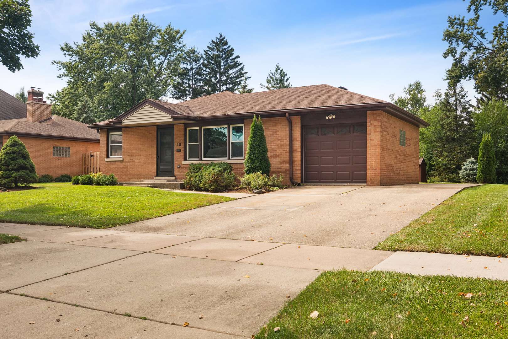 10 N School ST, Mount Prospect, IL 60056