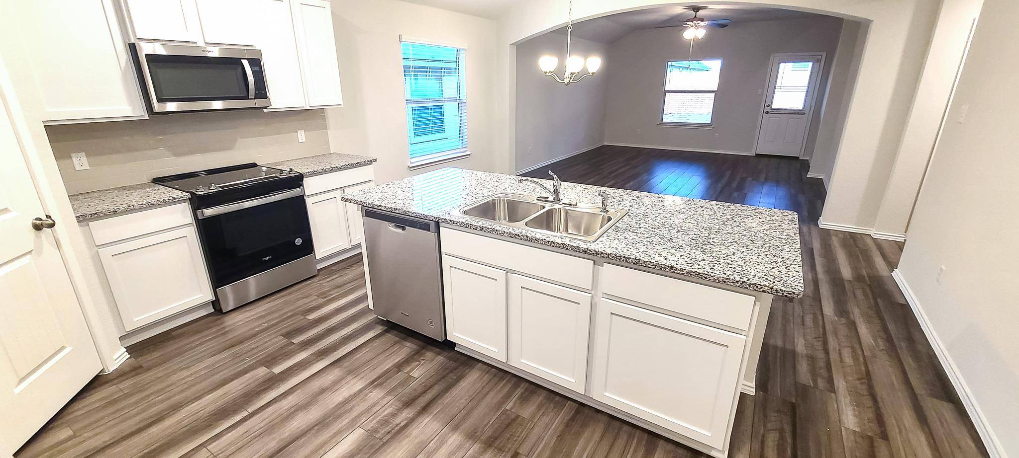 172 Pivot DR, Taylor, TX 76574