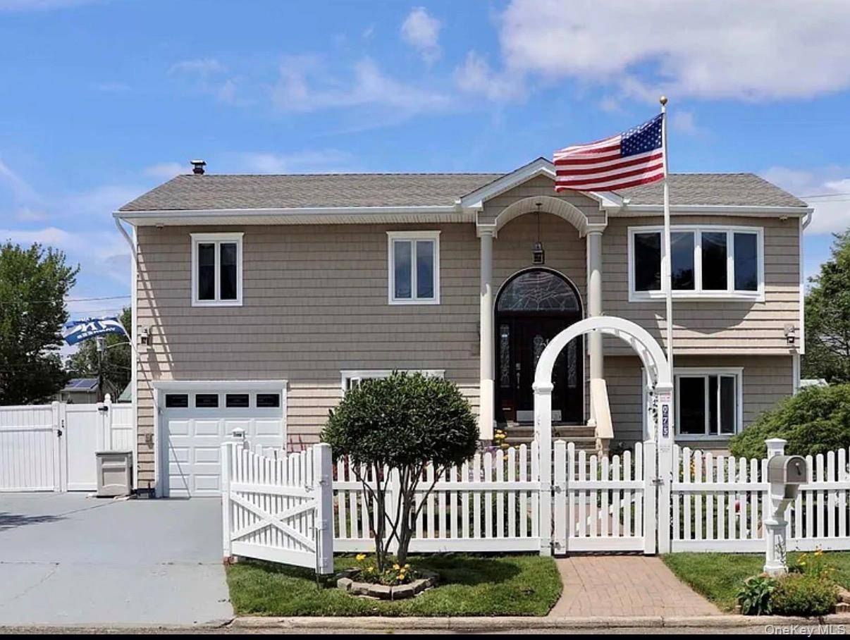 75 Jewel ST, Brentwood, NY 11717