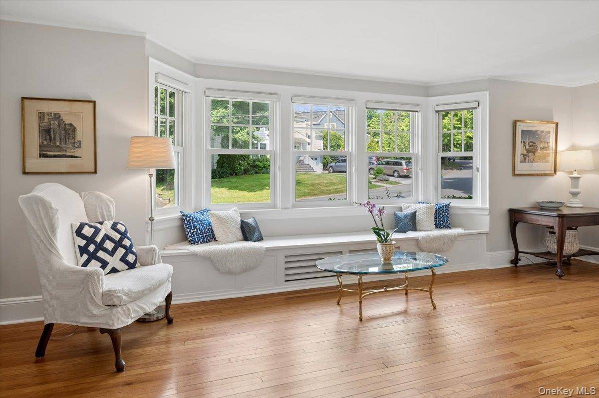 15 Lyons PL, Larchmont, NY 10538