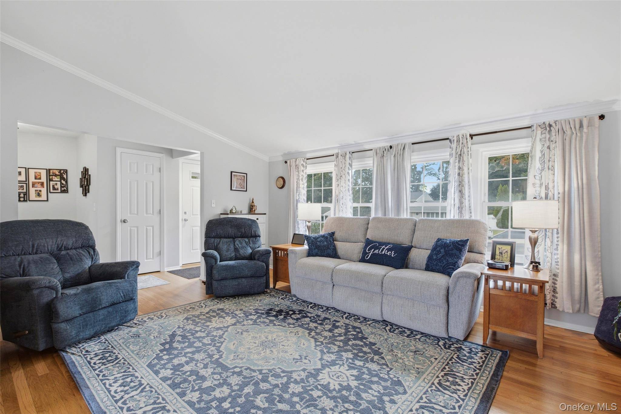 23 Apple Tree DR, Hauppauge, NY 11788