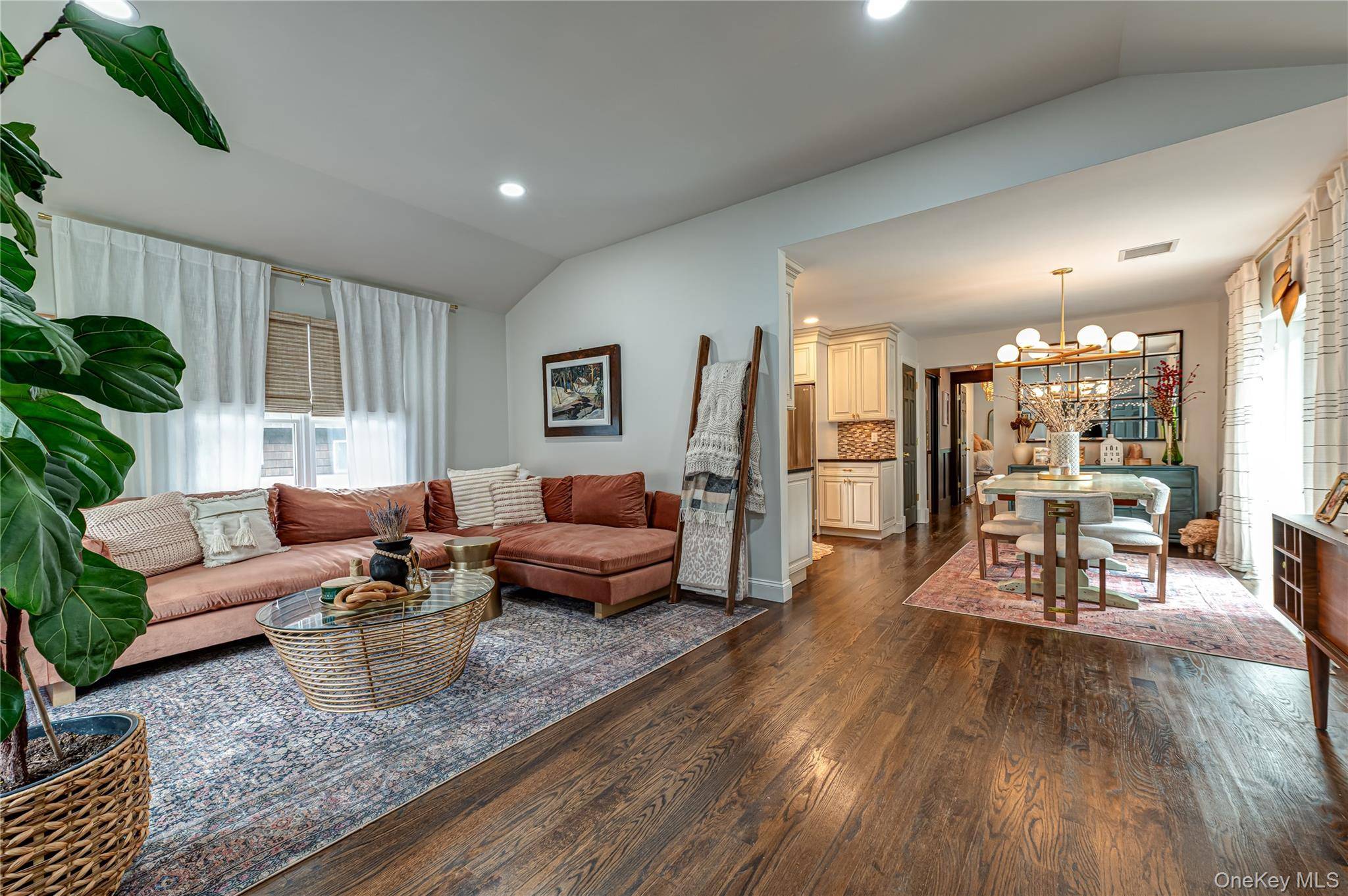 10 Laurel RD, Kings Park, NY 11754