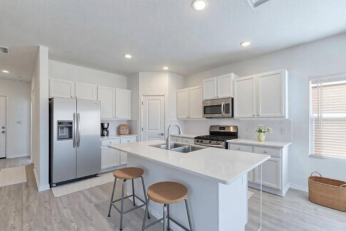 214 Magalia LN, Kyle, TX 78640