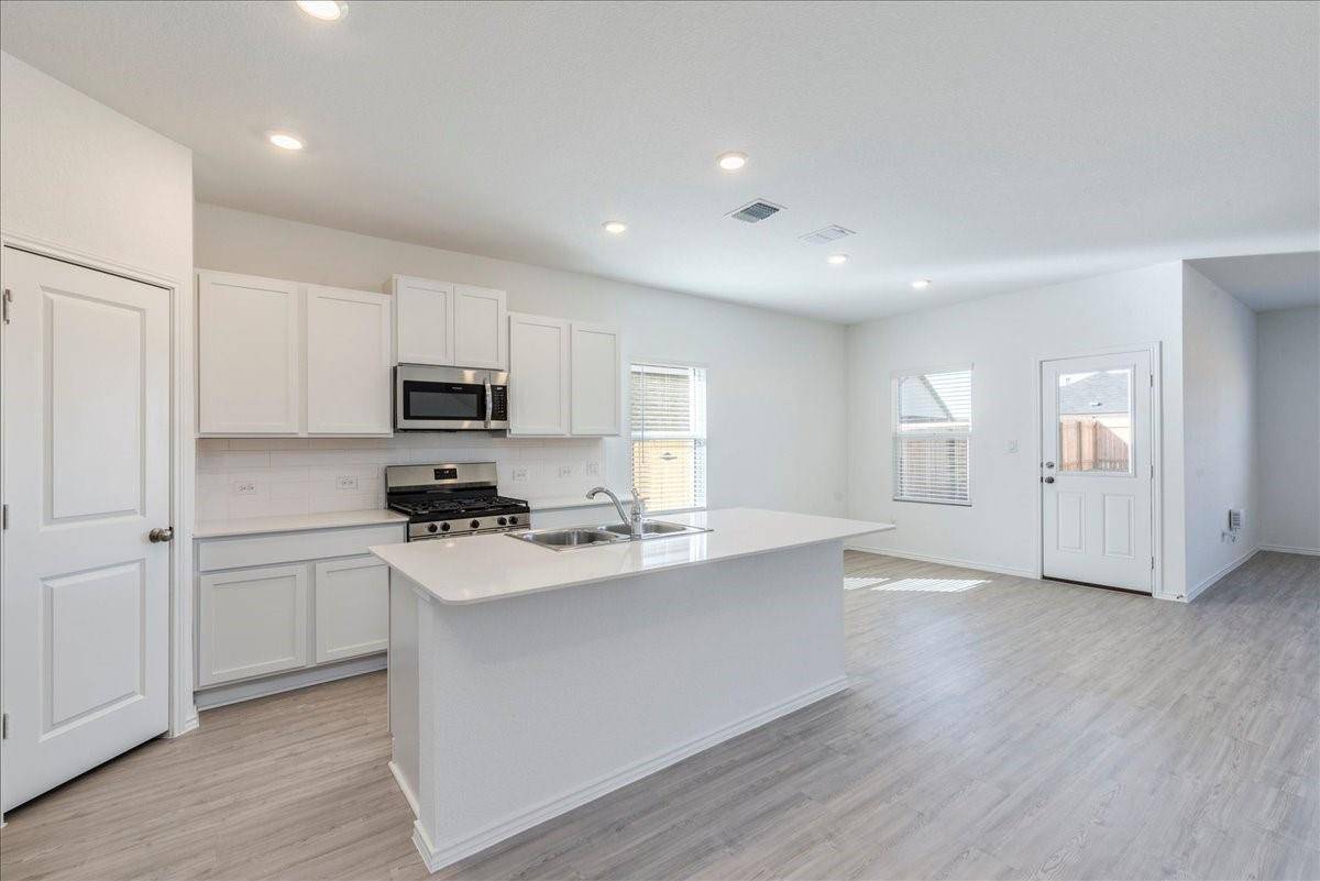 214 Magalia LN, Kyle, TX 78640