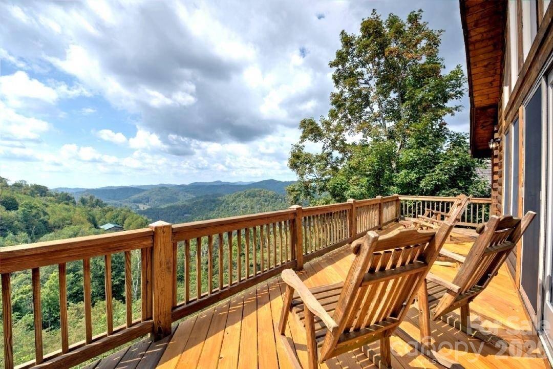 39 Valley Heights RD, Mars Hill, NC 28754