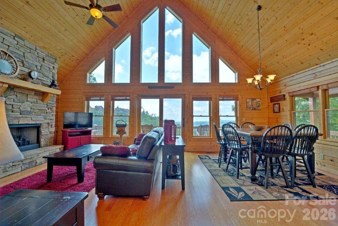 39 Valley Heights RD, Mars Hill, NC 28754