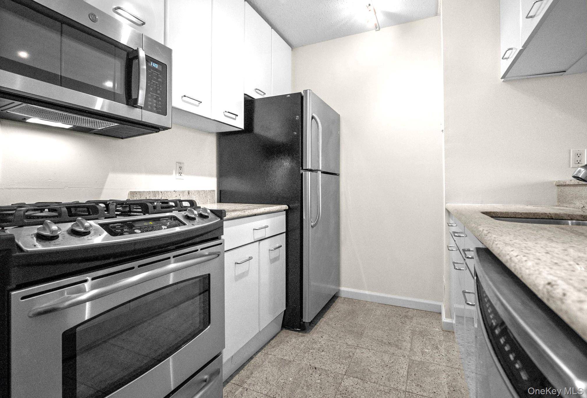 4 Martine AVE #1619, White Plains, NY 10606