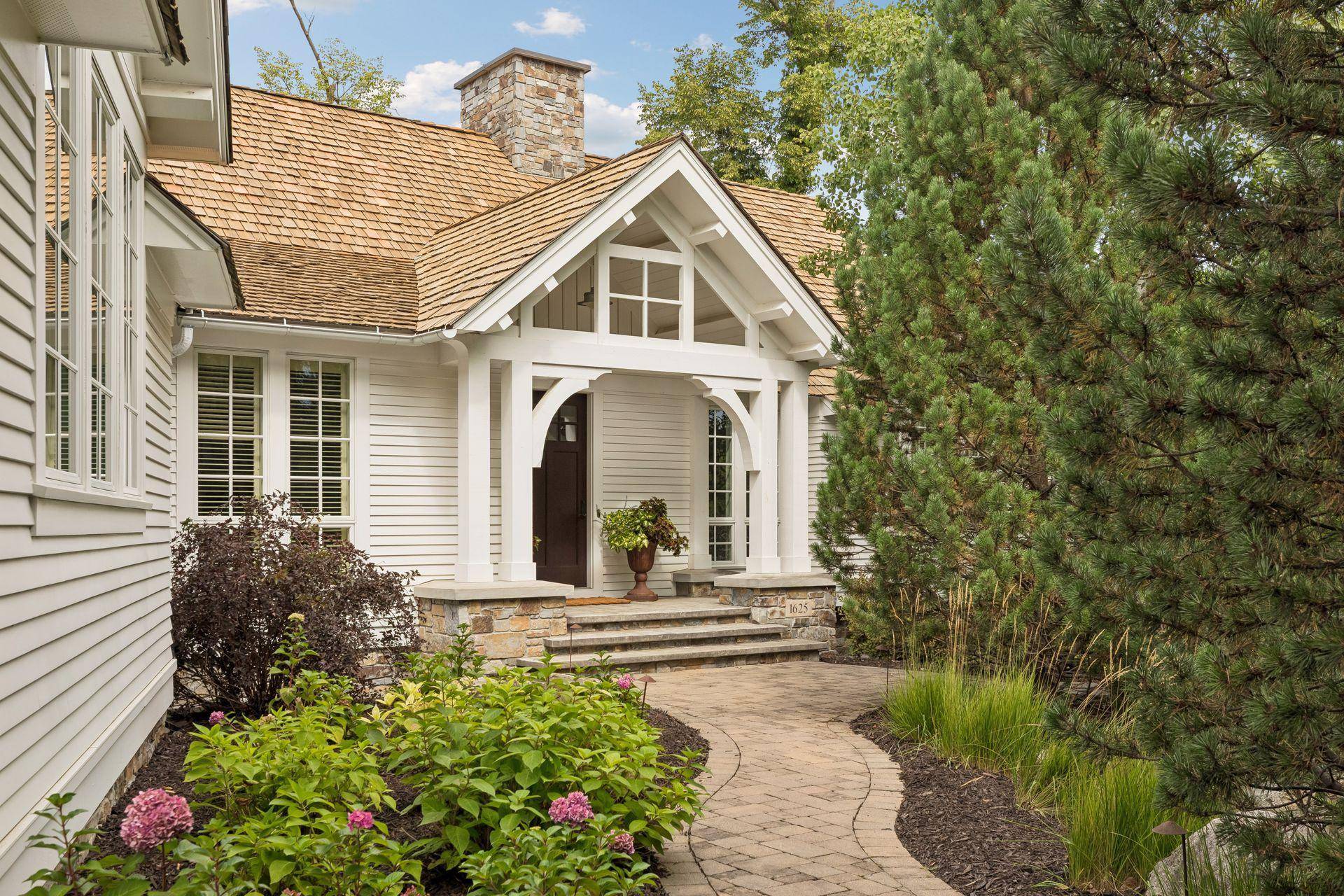1625 Locust Hills TRL, Wayzata, MN 55391