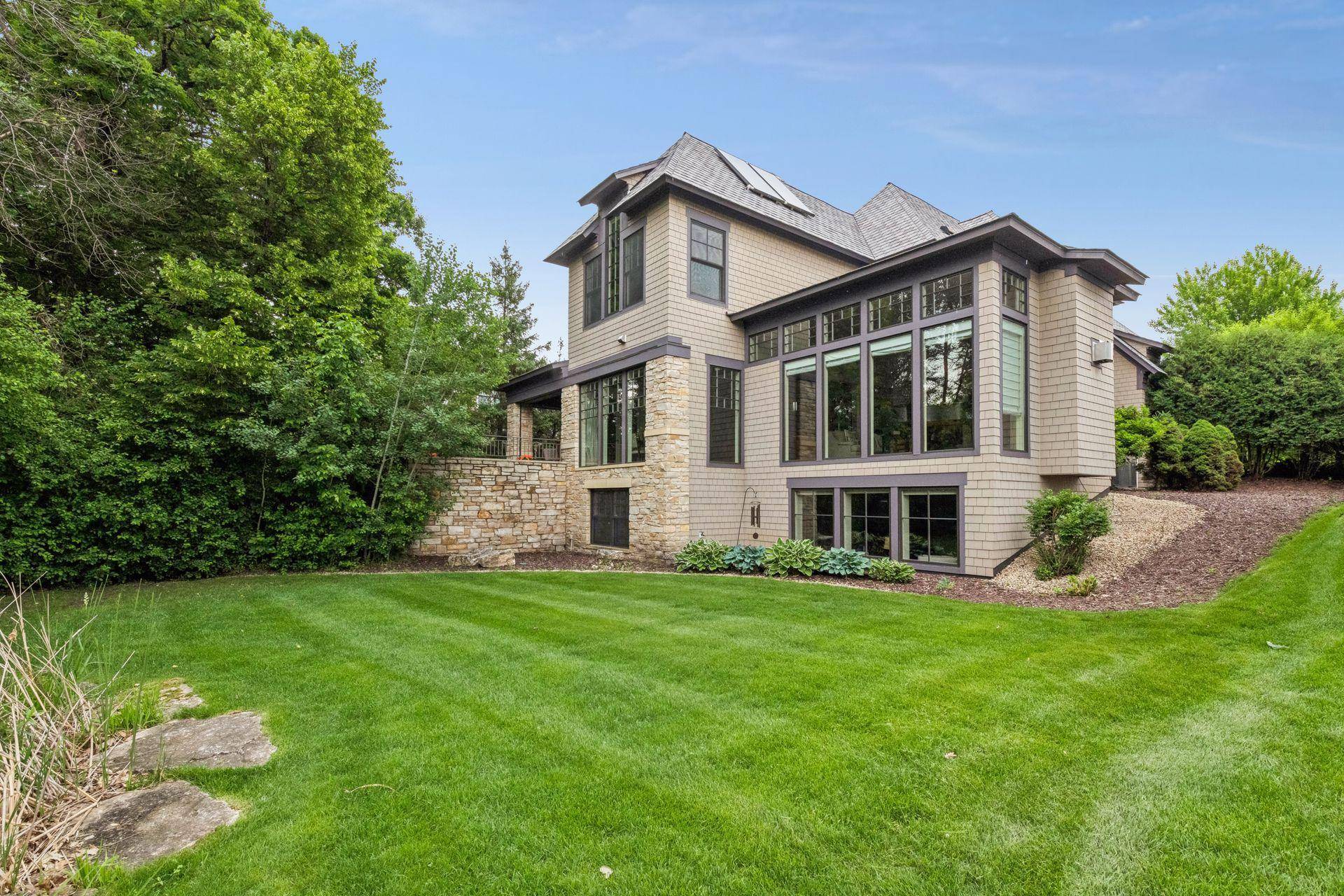 2224 Portico GN, Wayzata, MN 55391