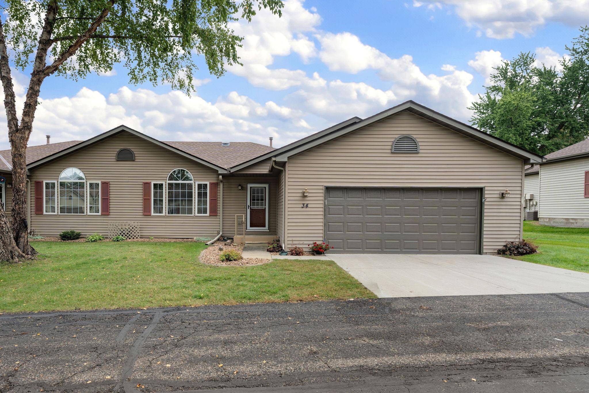 34 Carriage LN, Owatonna, MN 55060