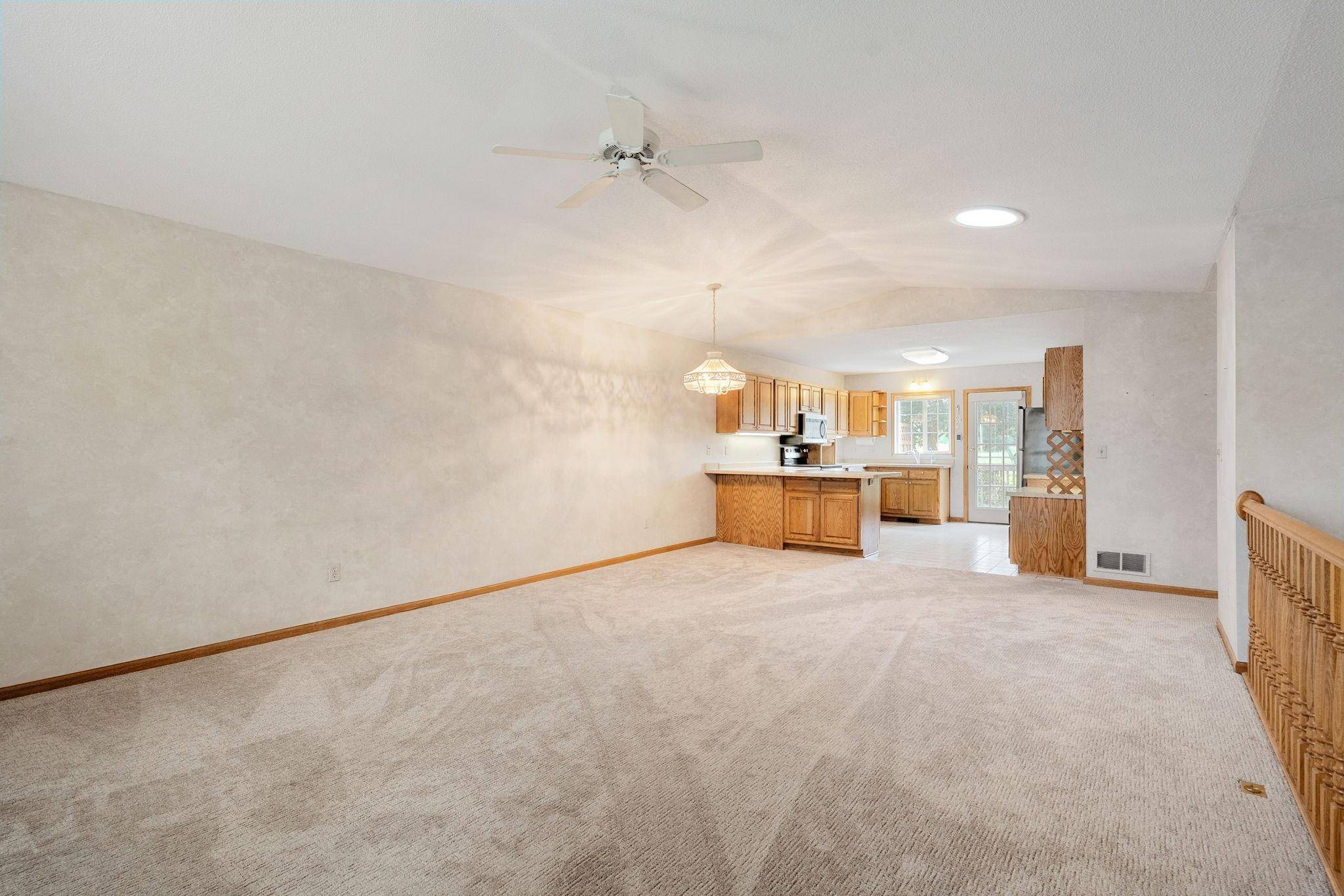 34 Carriage LN, Owatonna, MN 55060
