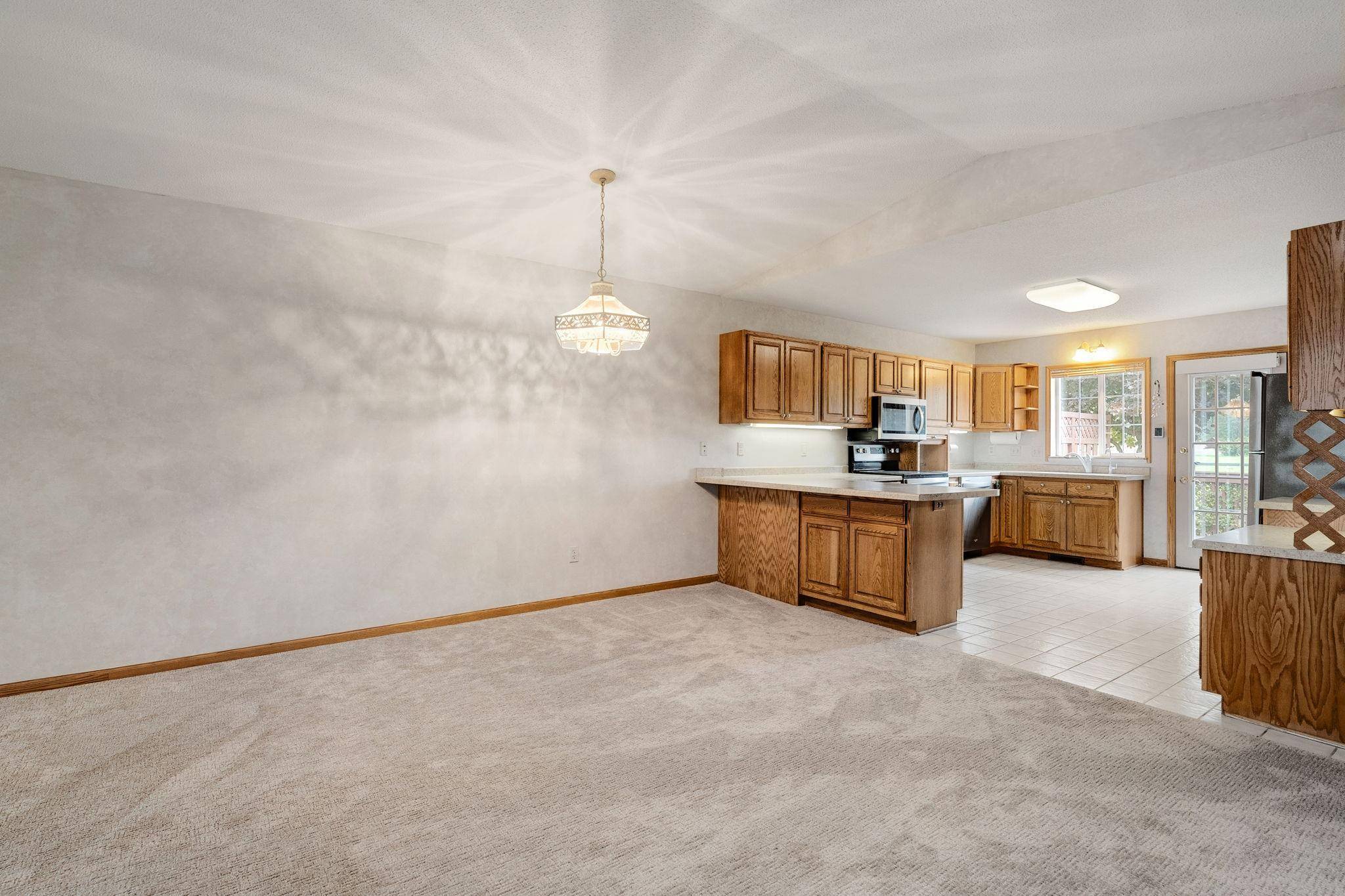 34 Carriage LN, Owatonna, MN 55060