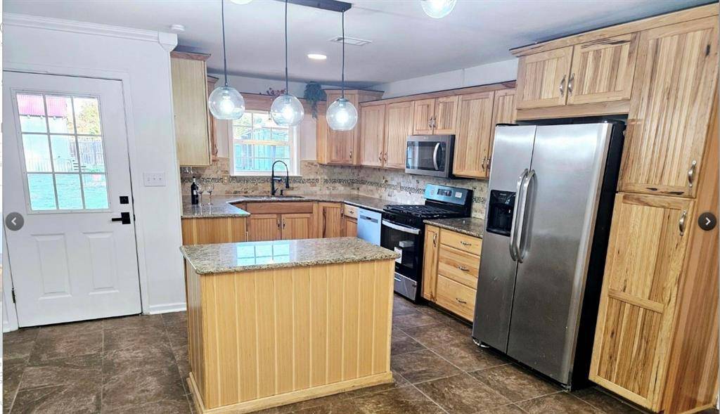 211 Francis Drive, Lindale, TX 75771