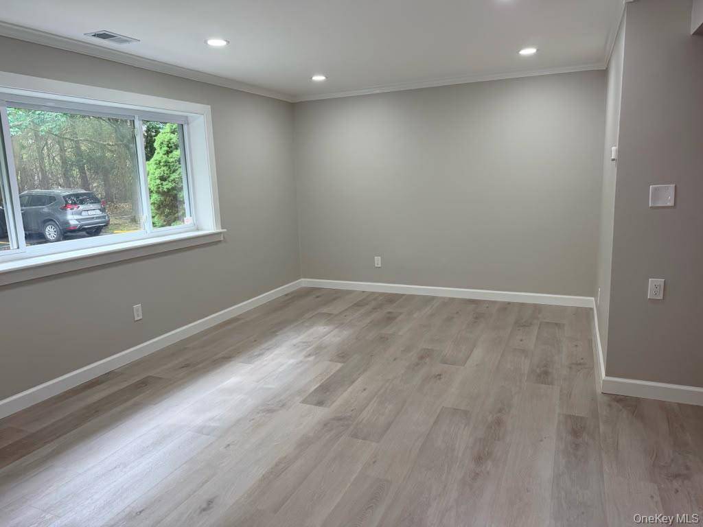 316 Feller DR, Central Islip, NY 11722