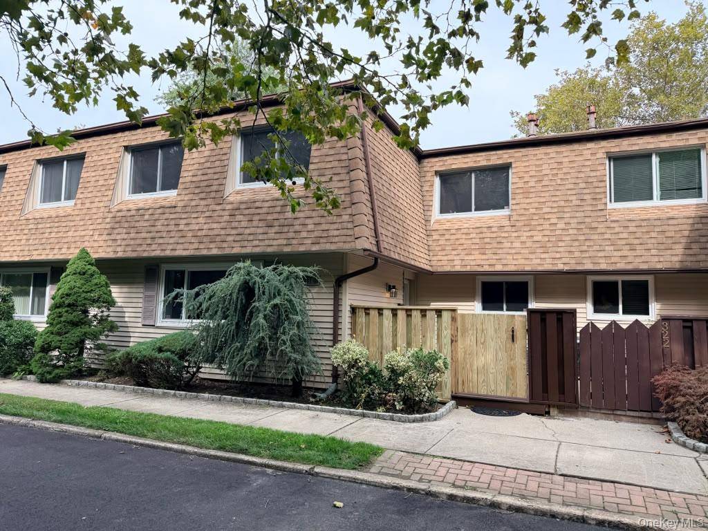 316 Feller DR, Central Islip, NY 11722