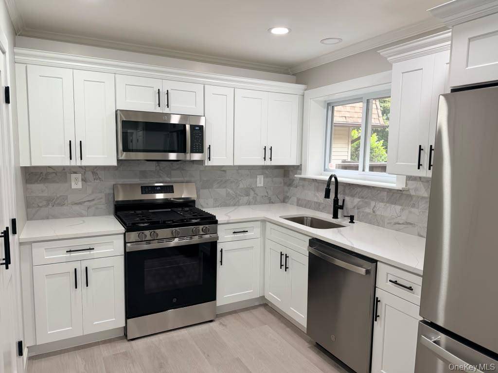 316 Feller DR, Central Islip, NY 11722