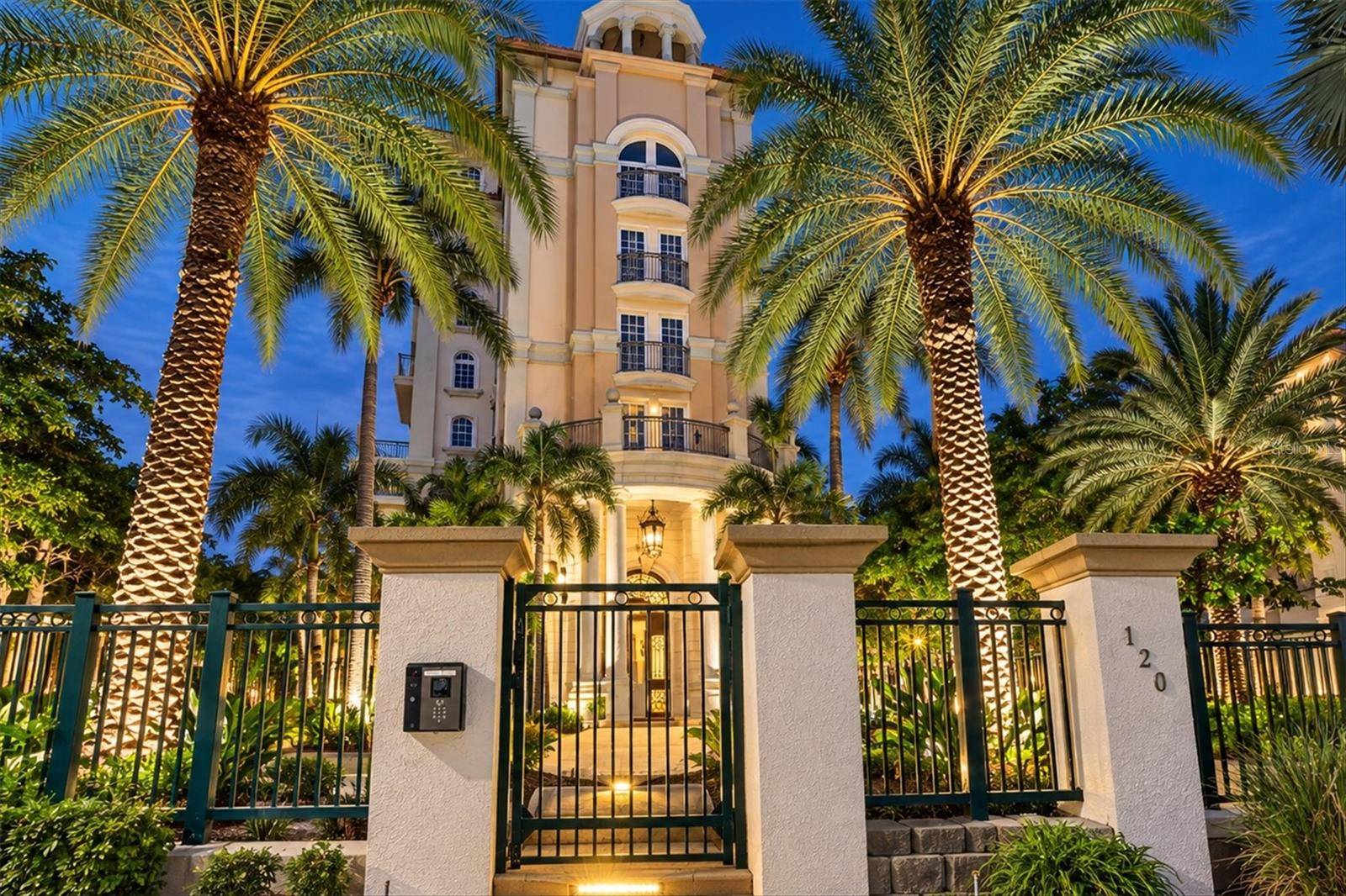 420 GOLDEN GATE PT #700, Sarasota, FL 34236