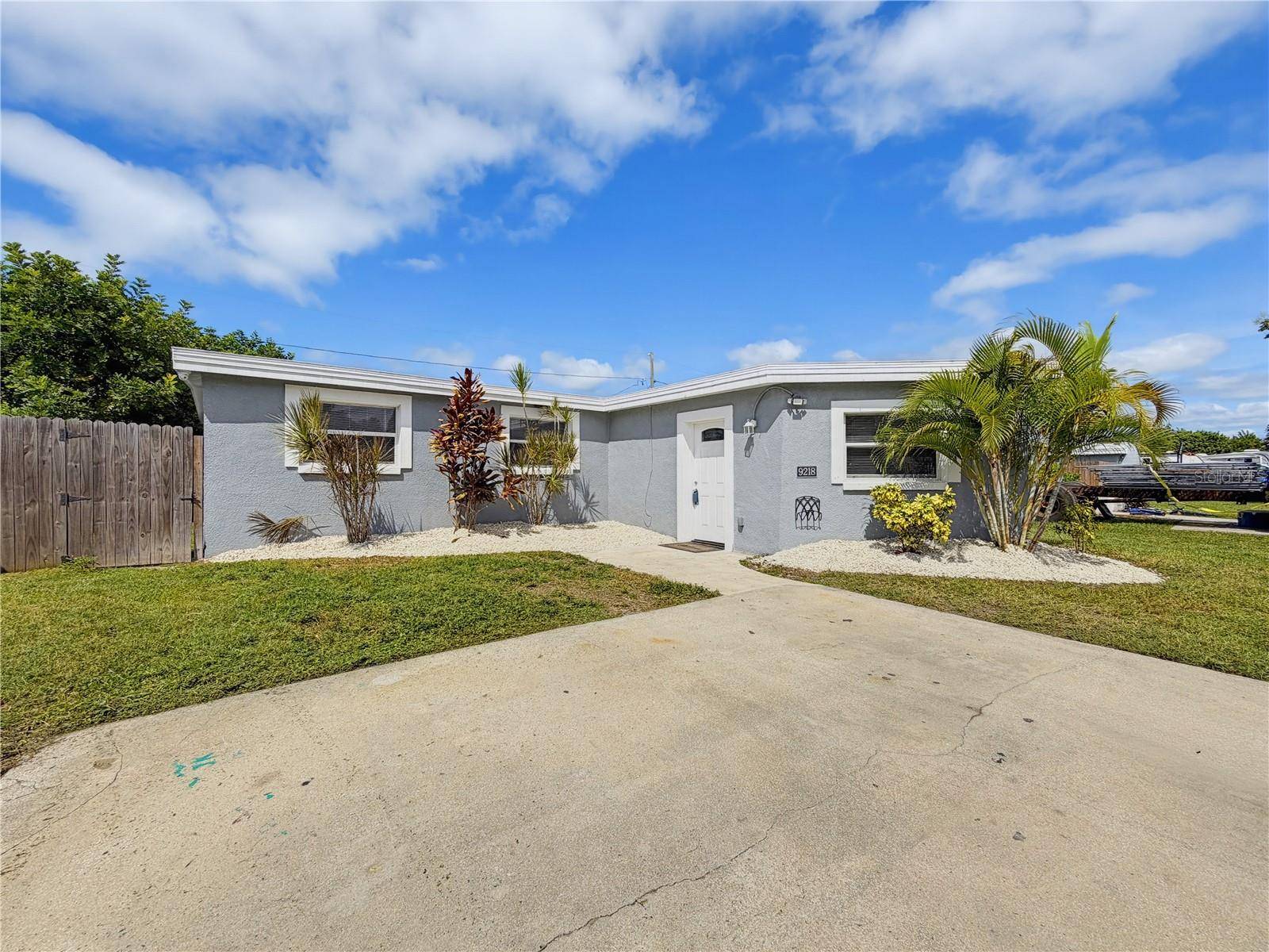 9218 86TH ST N, Seminole, FL 33777