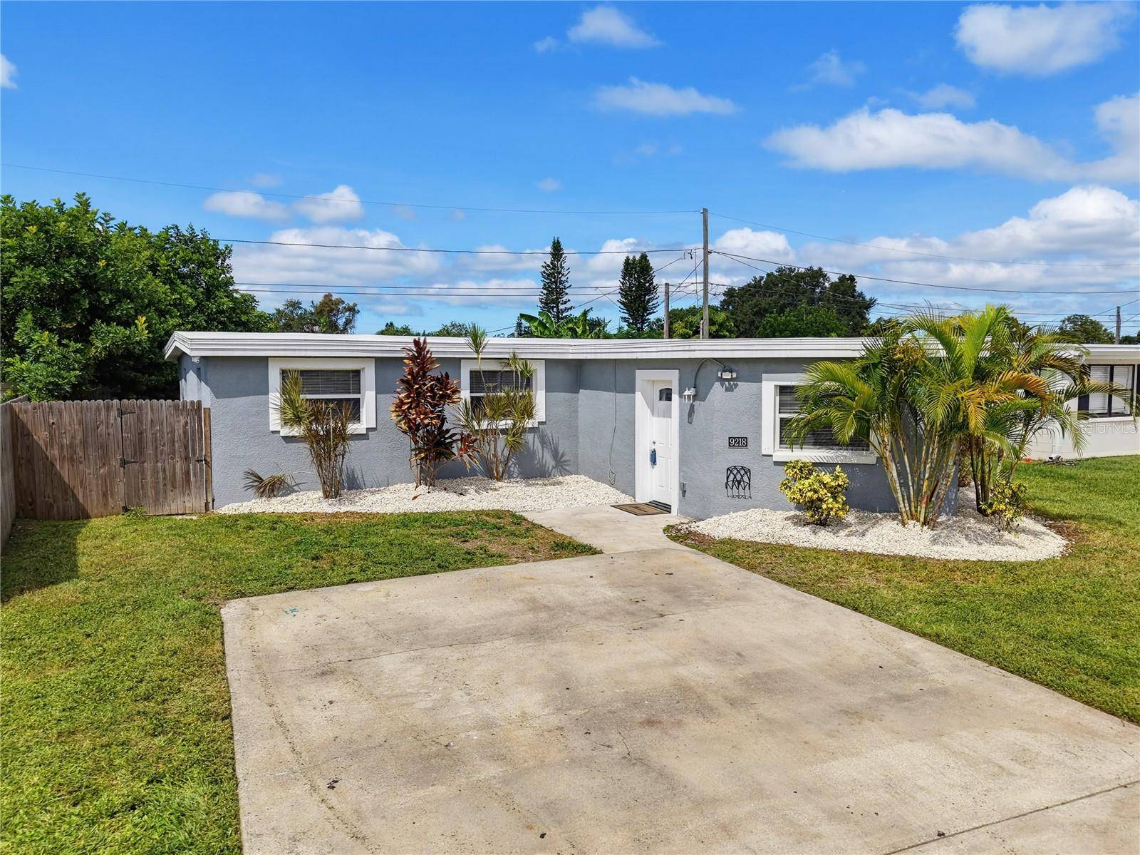 9218 86TH ST N, Seminole, FL 33777