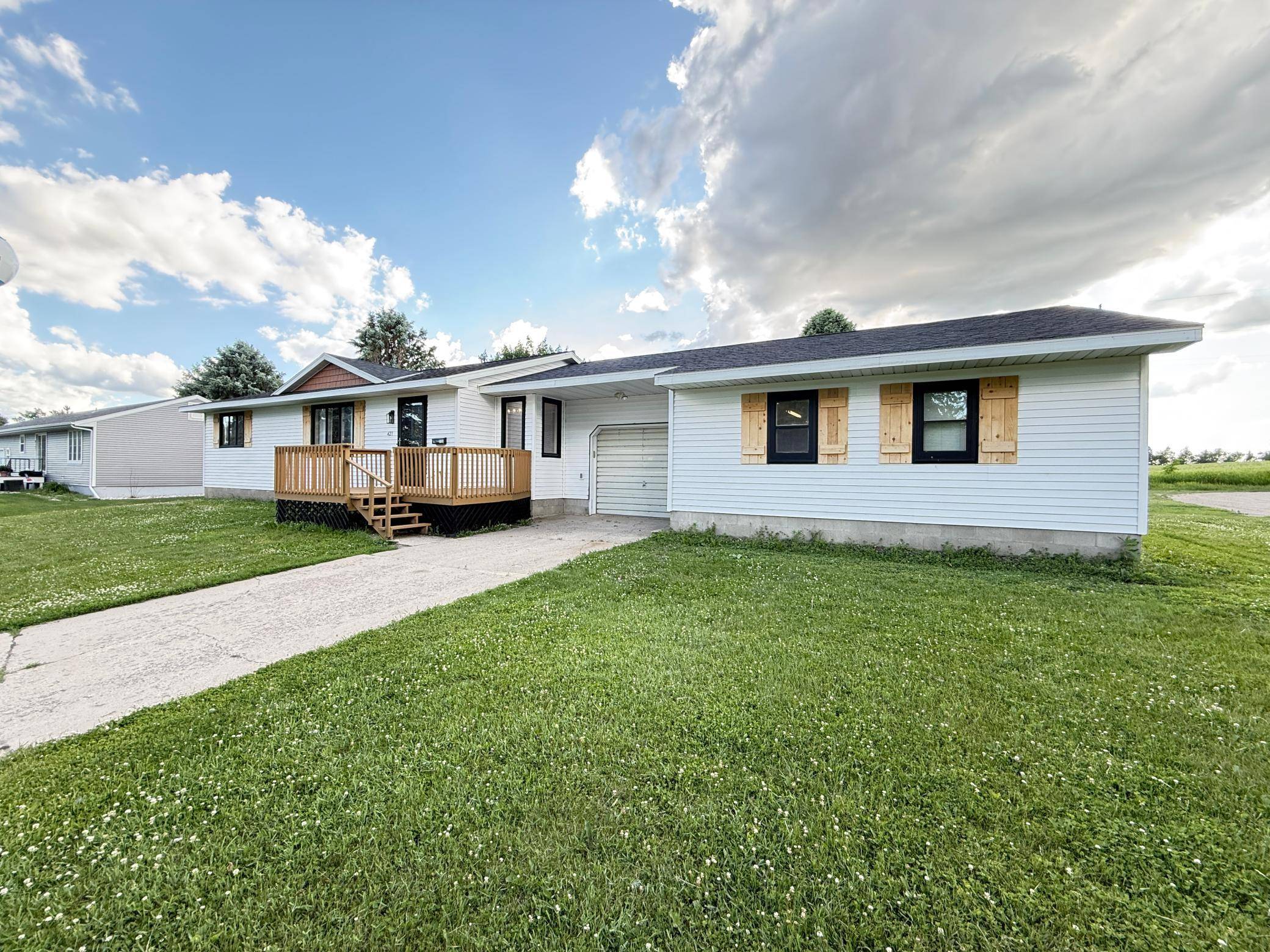 421 9th AVE, Madison, MN 56256