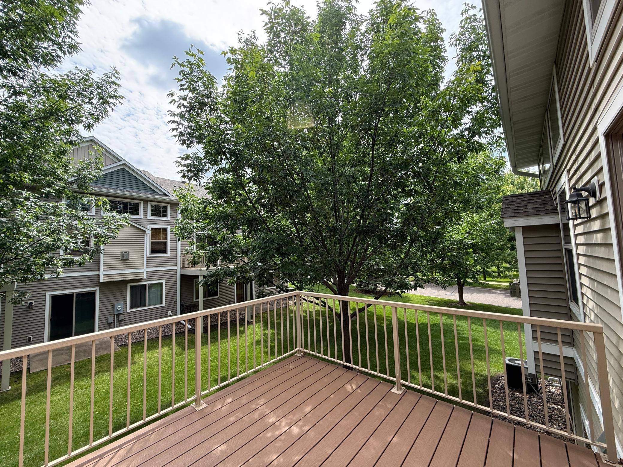 3110 Frontier DR, Woodbury, MN 55129