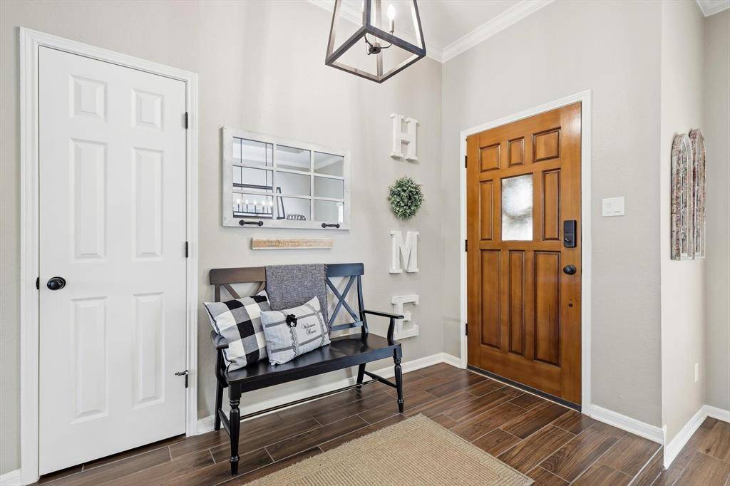 524 Post Oak Road, Grapevine, TX 76051