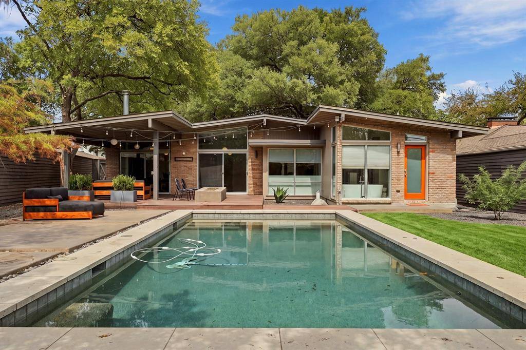 6216 Town Hill Lane, Dallas, TX 75214