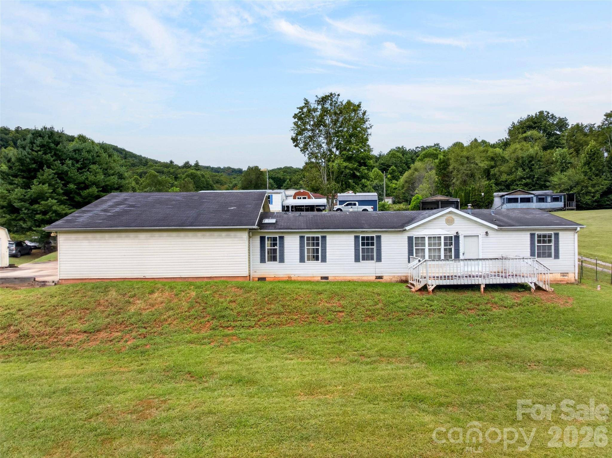 3 S Creek DR, Leicester, NC 28748