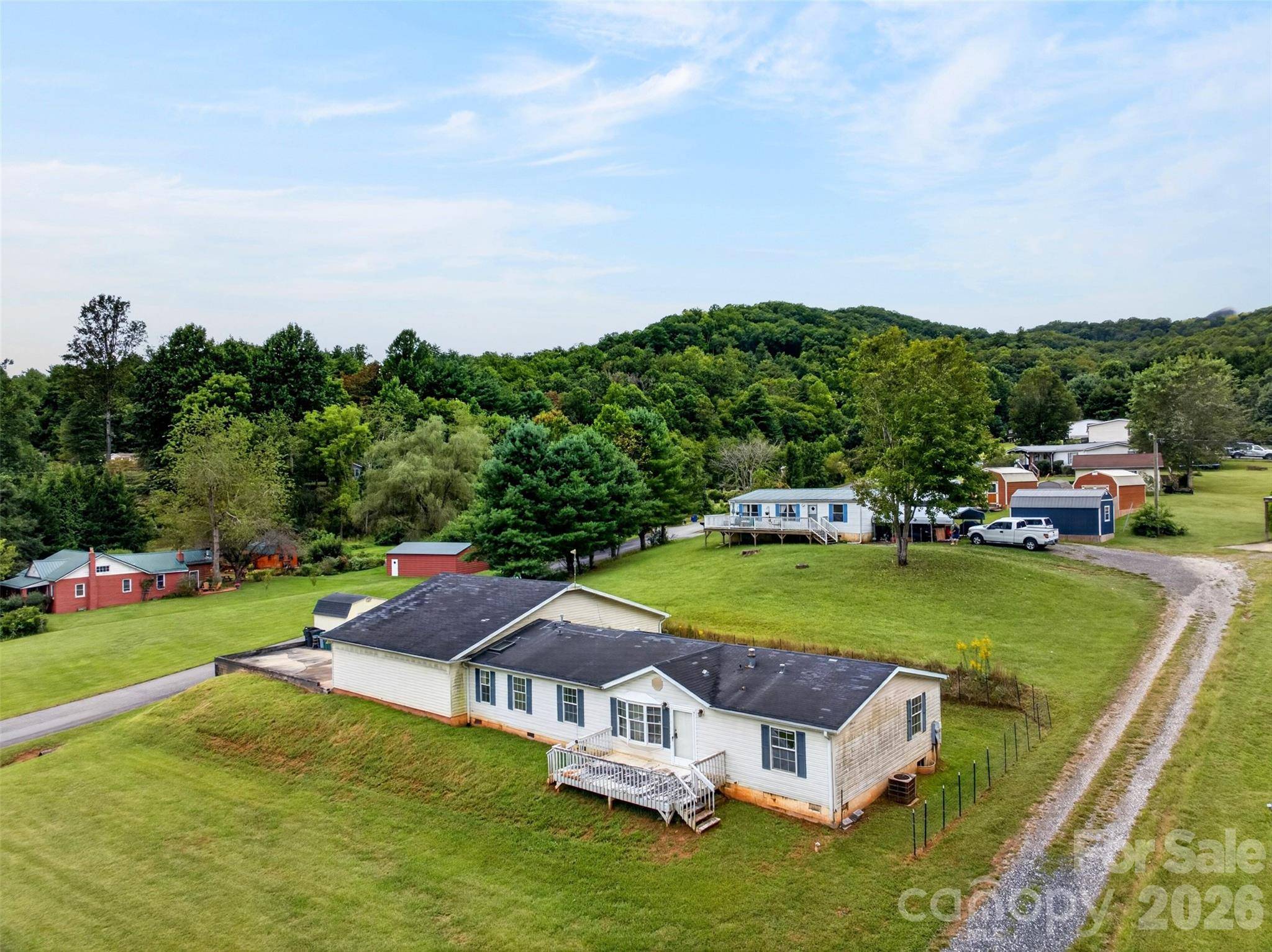 3 S Creek DR, Leicester, NC 28748