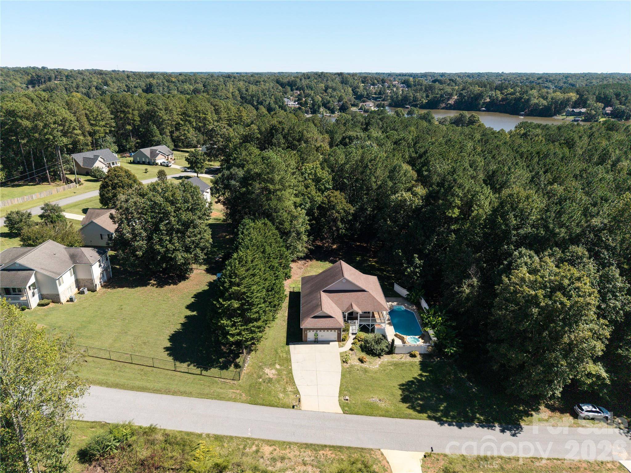 6391 Cathedral DR, Hickory, NC 28601