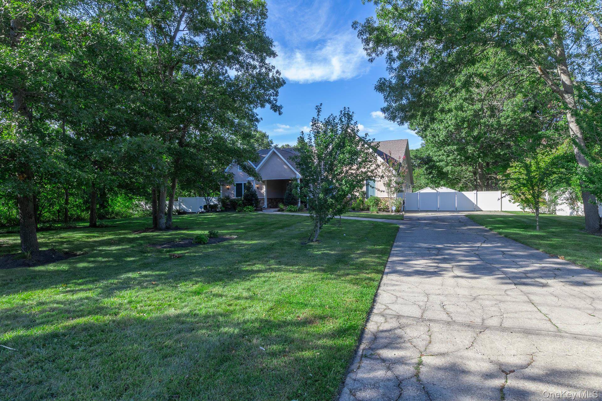 37 W Woodside AVE, Patchogue, NY 11772