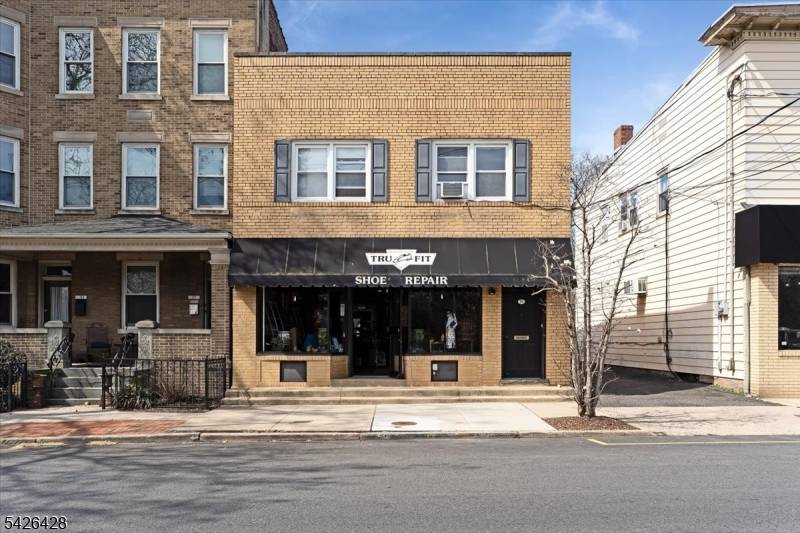 95 Main St, Millburn Twp., NJ 07041