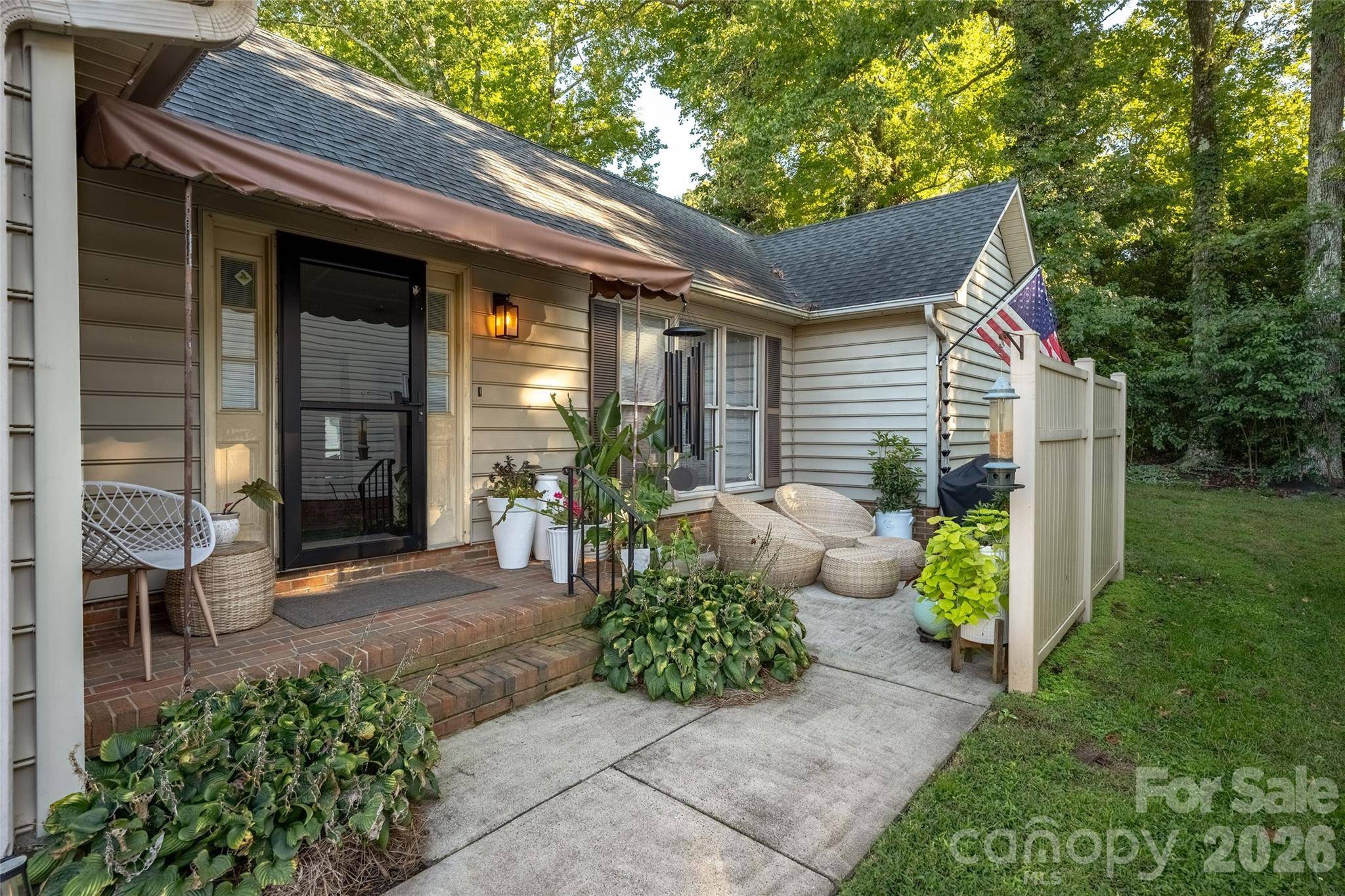 5935 Crape Myrtle LN, Charlotte, NC 28216