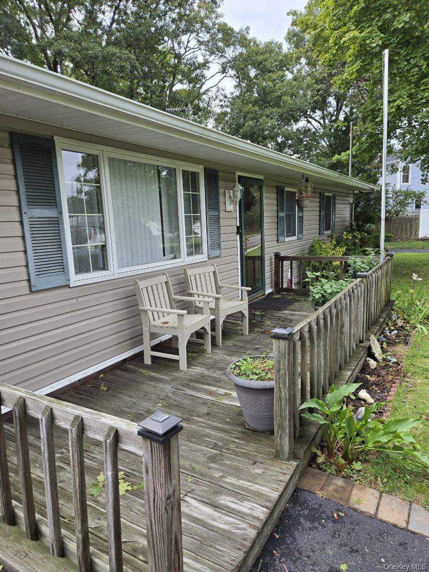 34 Floyd RD, Shirley, NY 11967