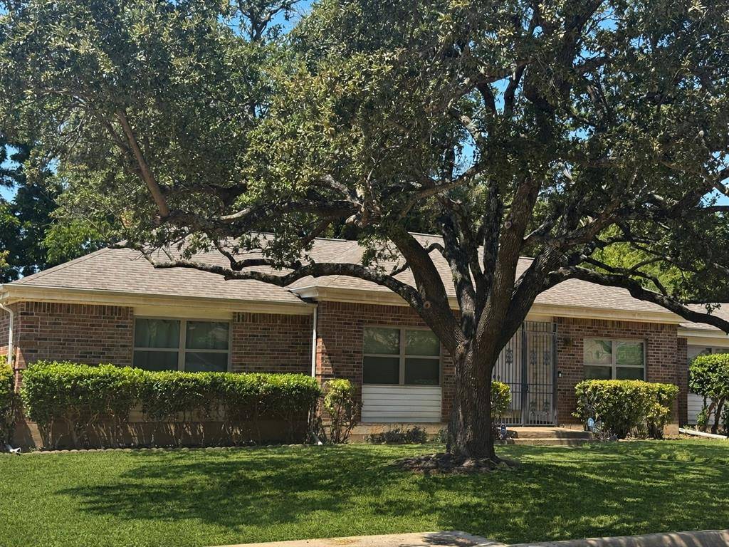 2108 Barron Lane, Fort Worth, TX 76112