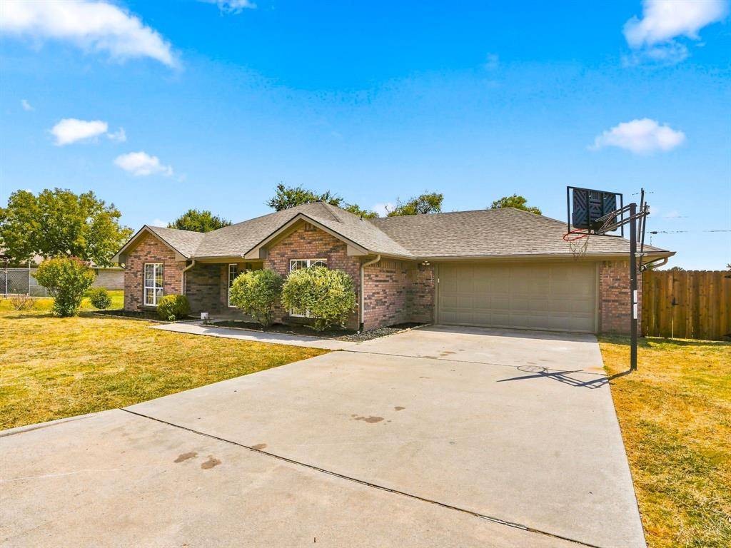 213 Bryant Street, Pottsboro, TX 75076