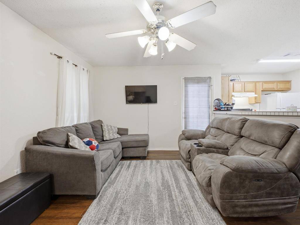 2001 Waleska Plaza, Dallas, TX 75211