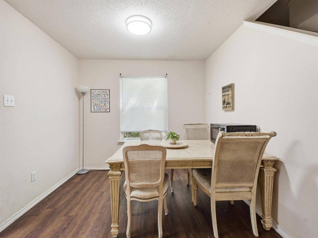2001 Waleska Plaza, Dallas, TX 75211