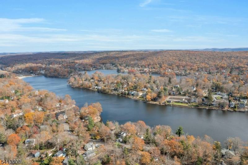 39 Delaware Rd, West Milford Twp., NJ 07421