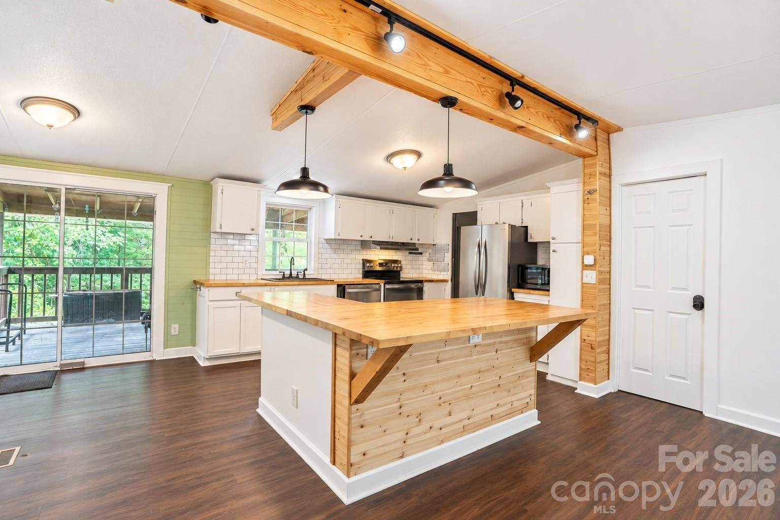 91 Walnut DR, Leicester, NC 28748