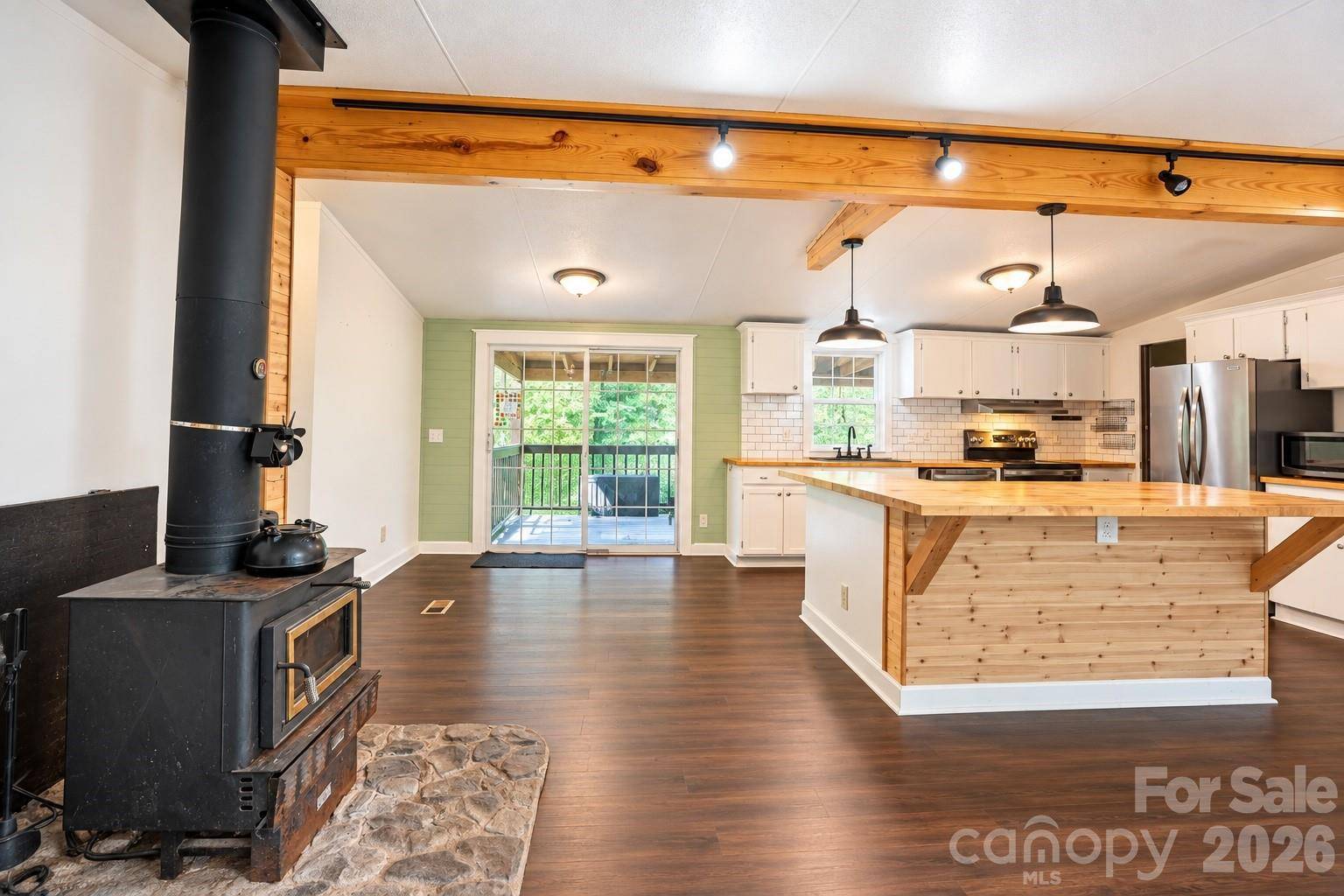 91 Walnut DR, Leicester, NC 28748