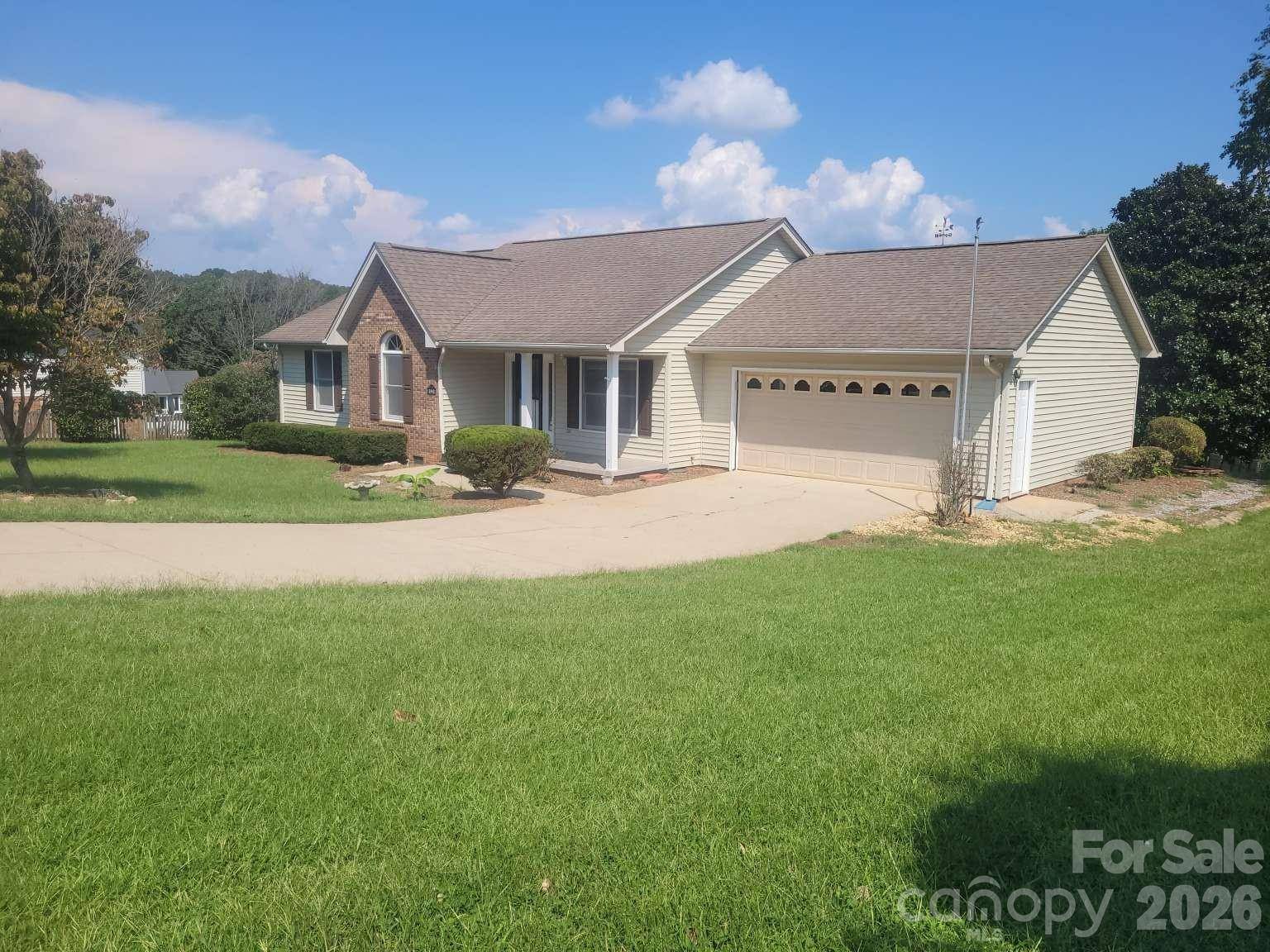 3842 Serenity DR, Hickory, NC 28602