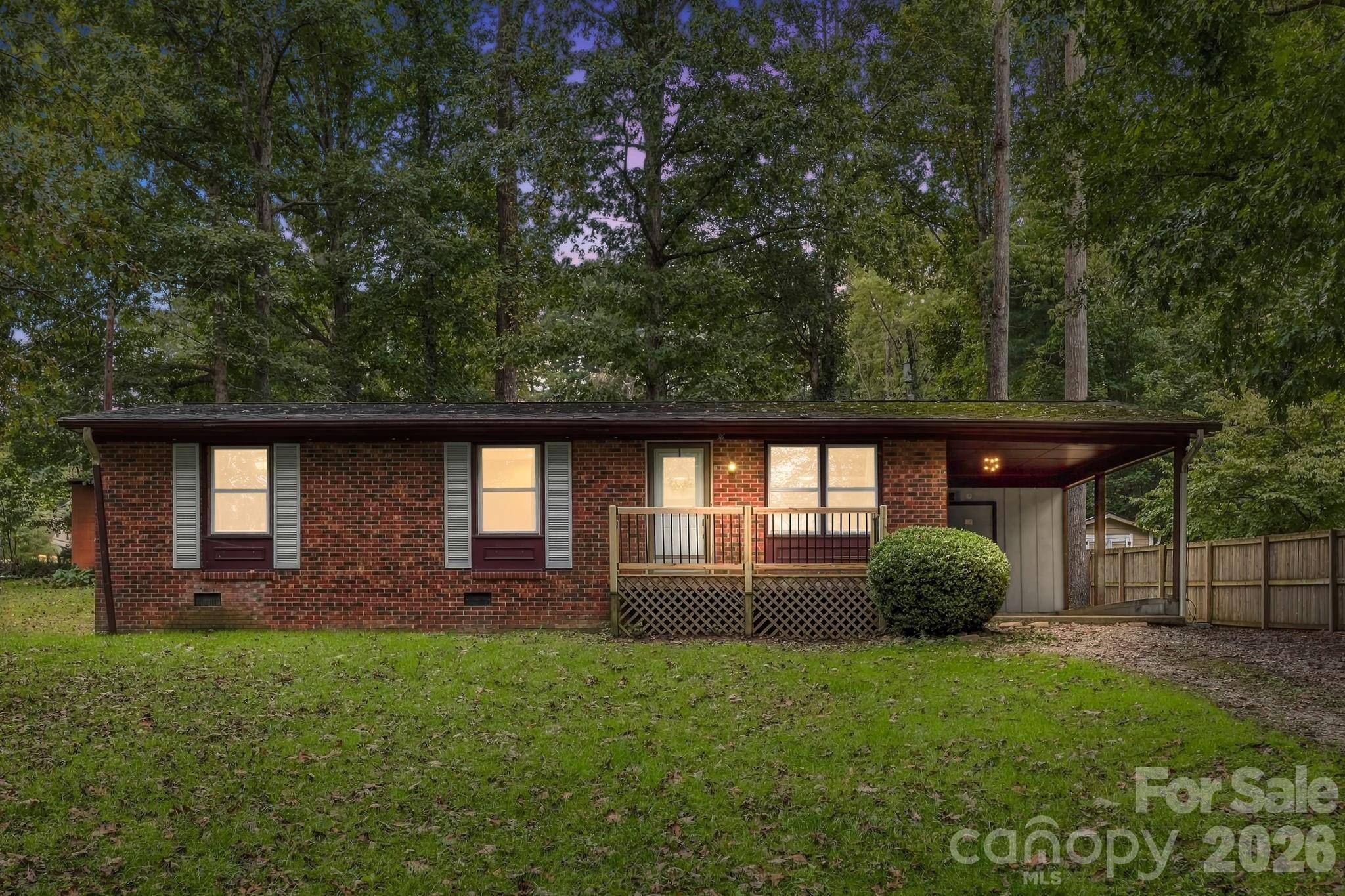 36 Medlin LN, Flat Rock, NC 28731