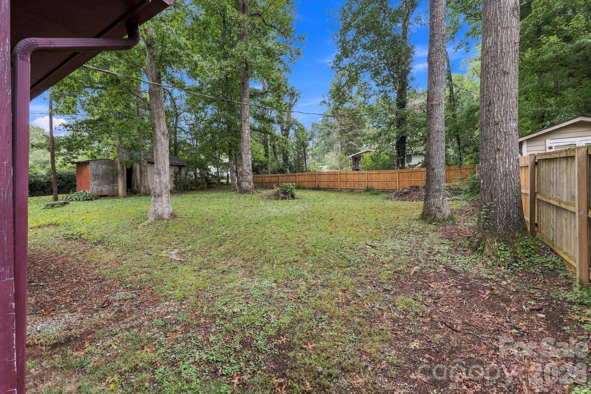 36 Medlin LN, Flat Rock, NC 28731