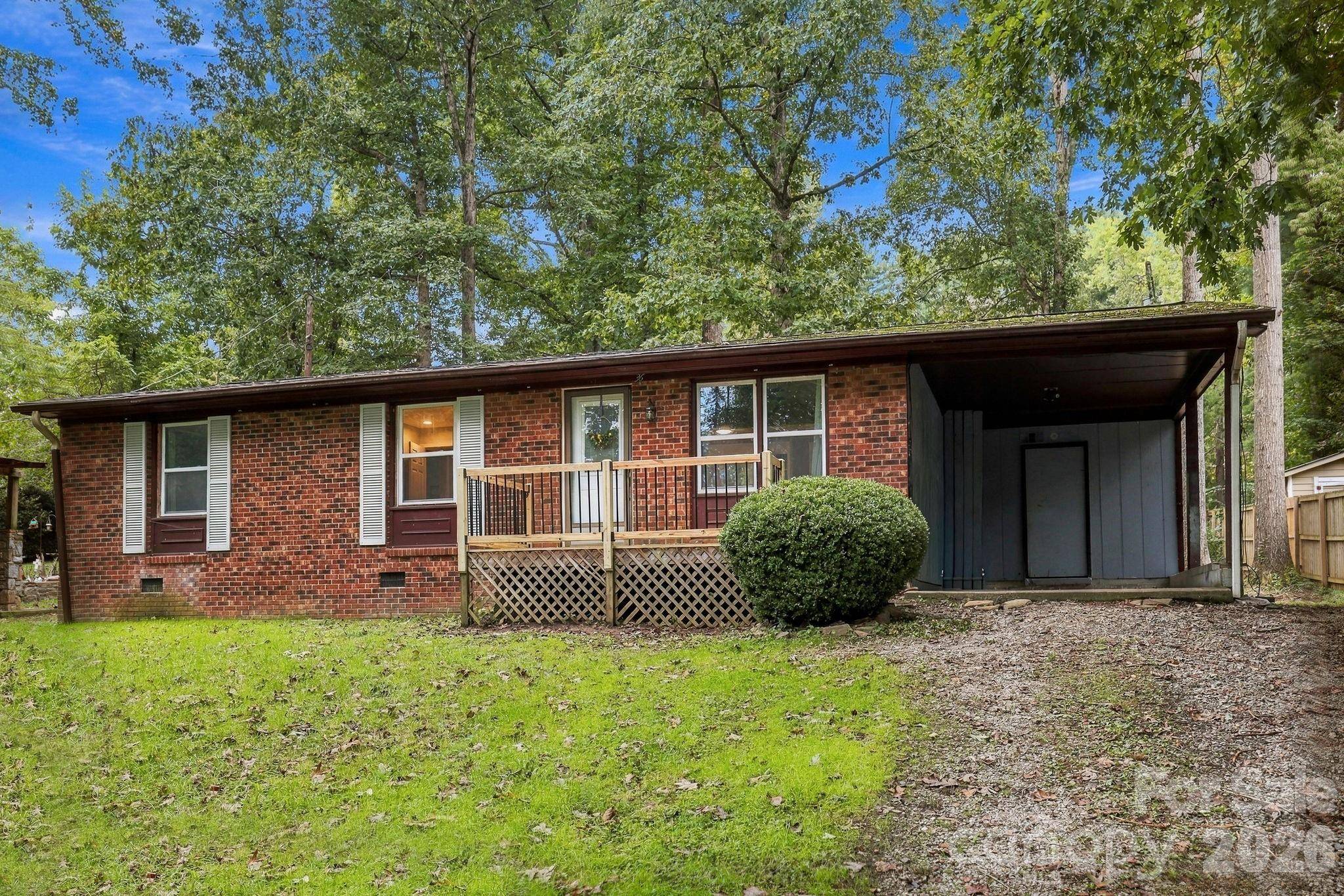36 Medlin LN, Flat Rock, NC 28731