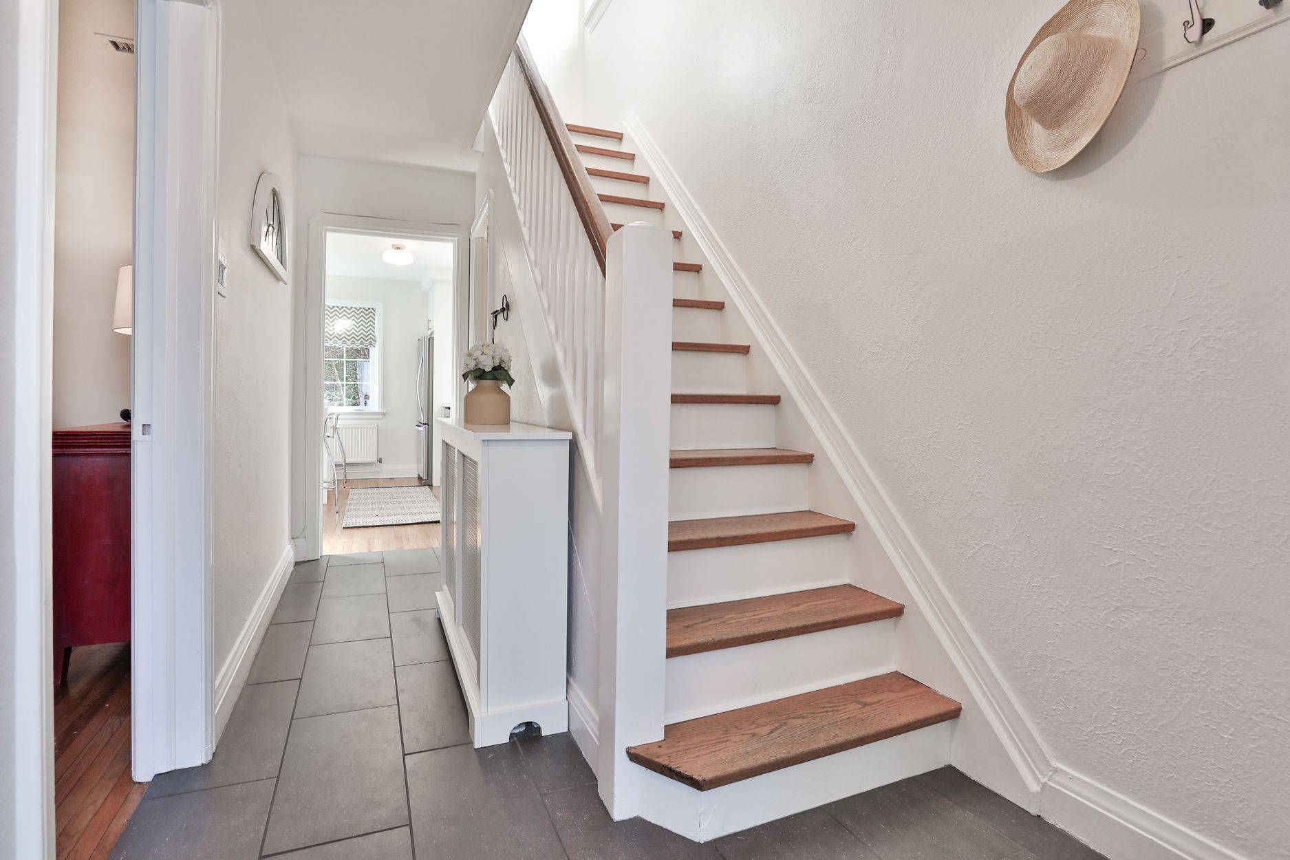 13 Hopedale AVE, Toronto E03, ON M4K 3M8