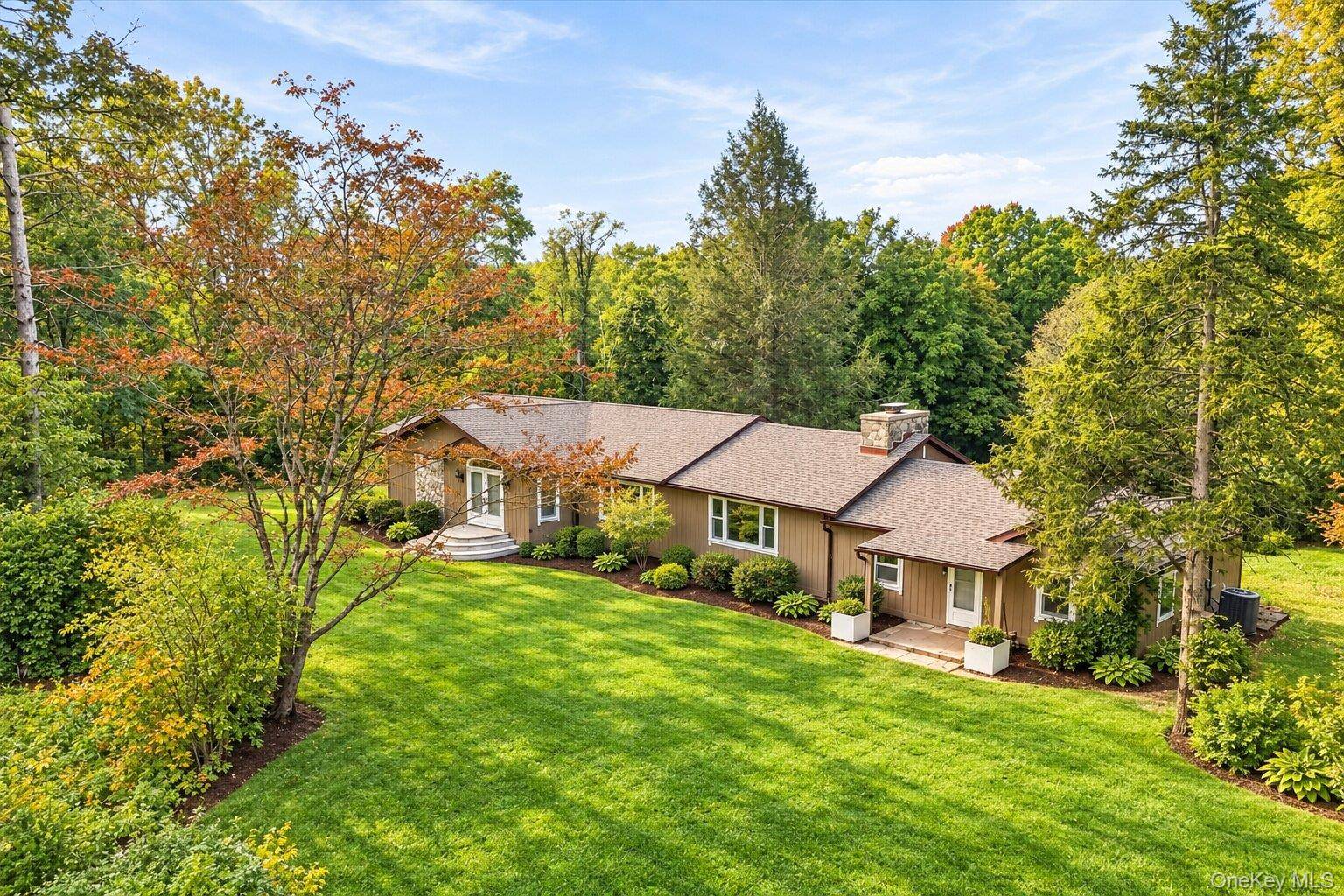 401 Ruskey LN, Hyde Park, NY 12538