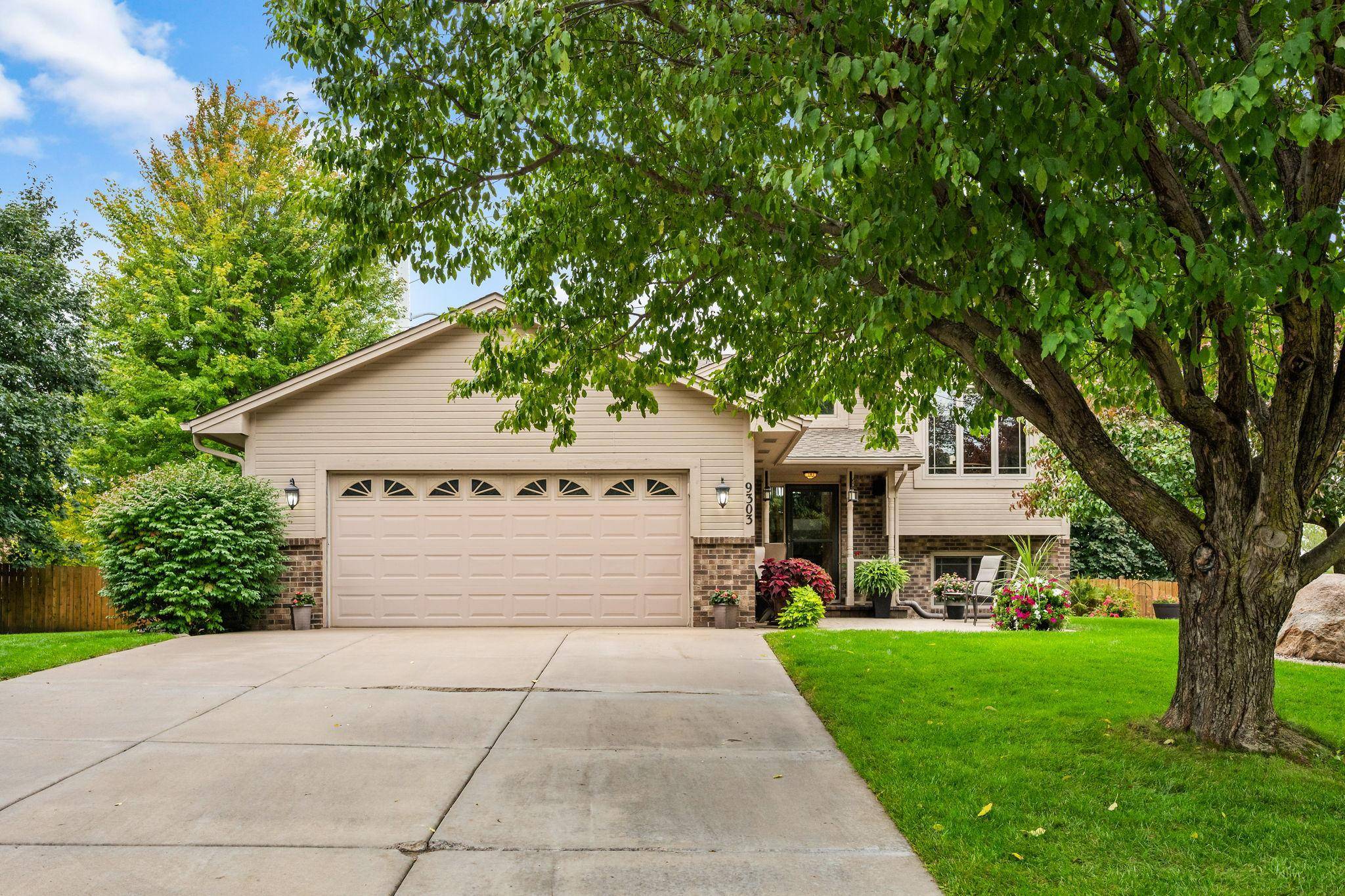 9303 Washburn AVE N, Brooklyn Park, MN 55444