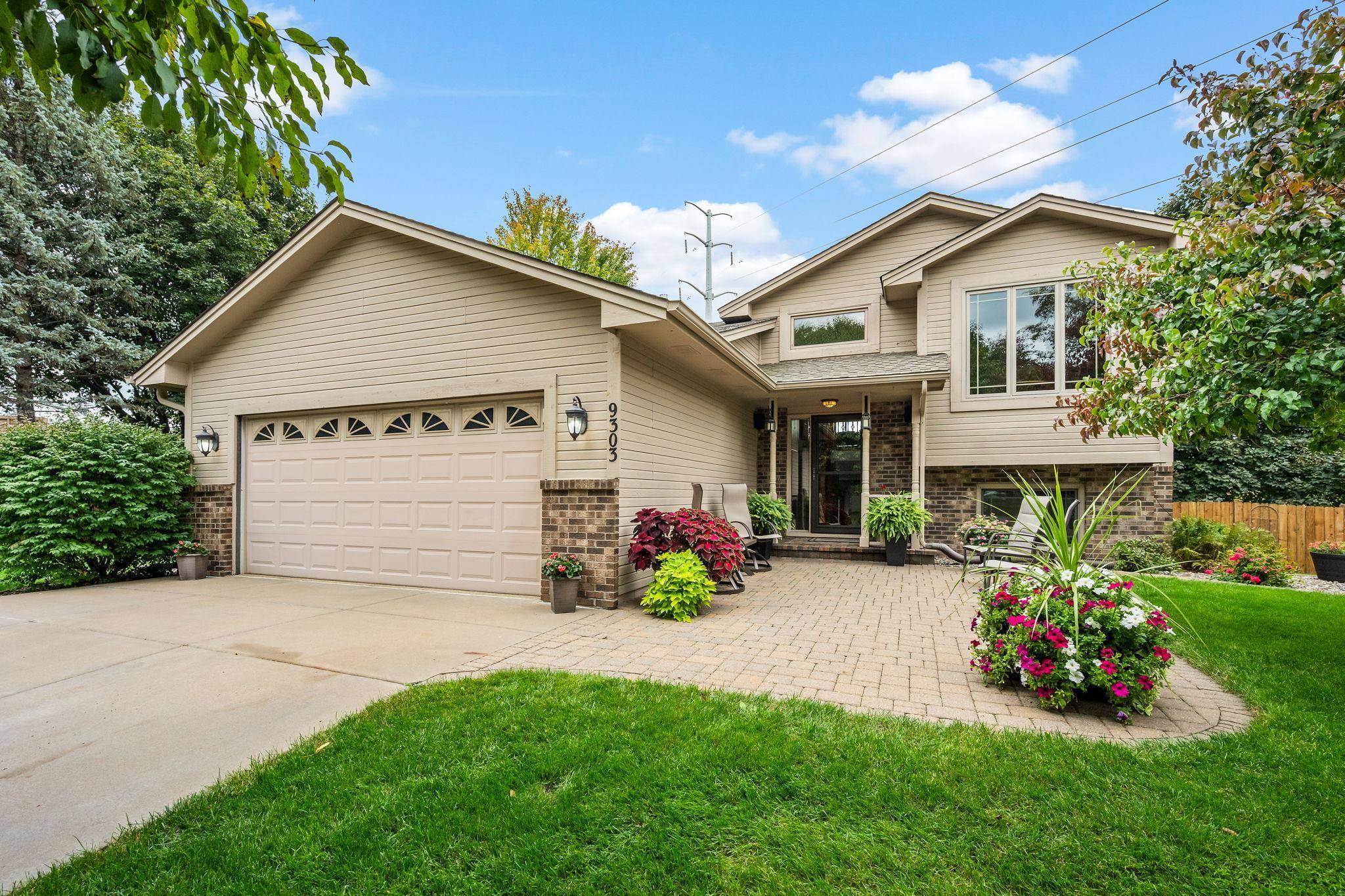 9303 Washburn AVE N, Brooklyn Park, MN 55444