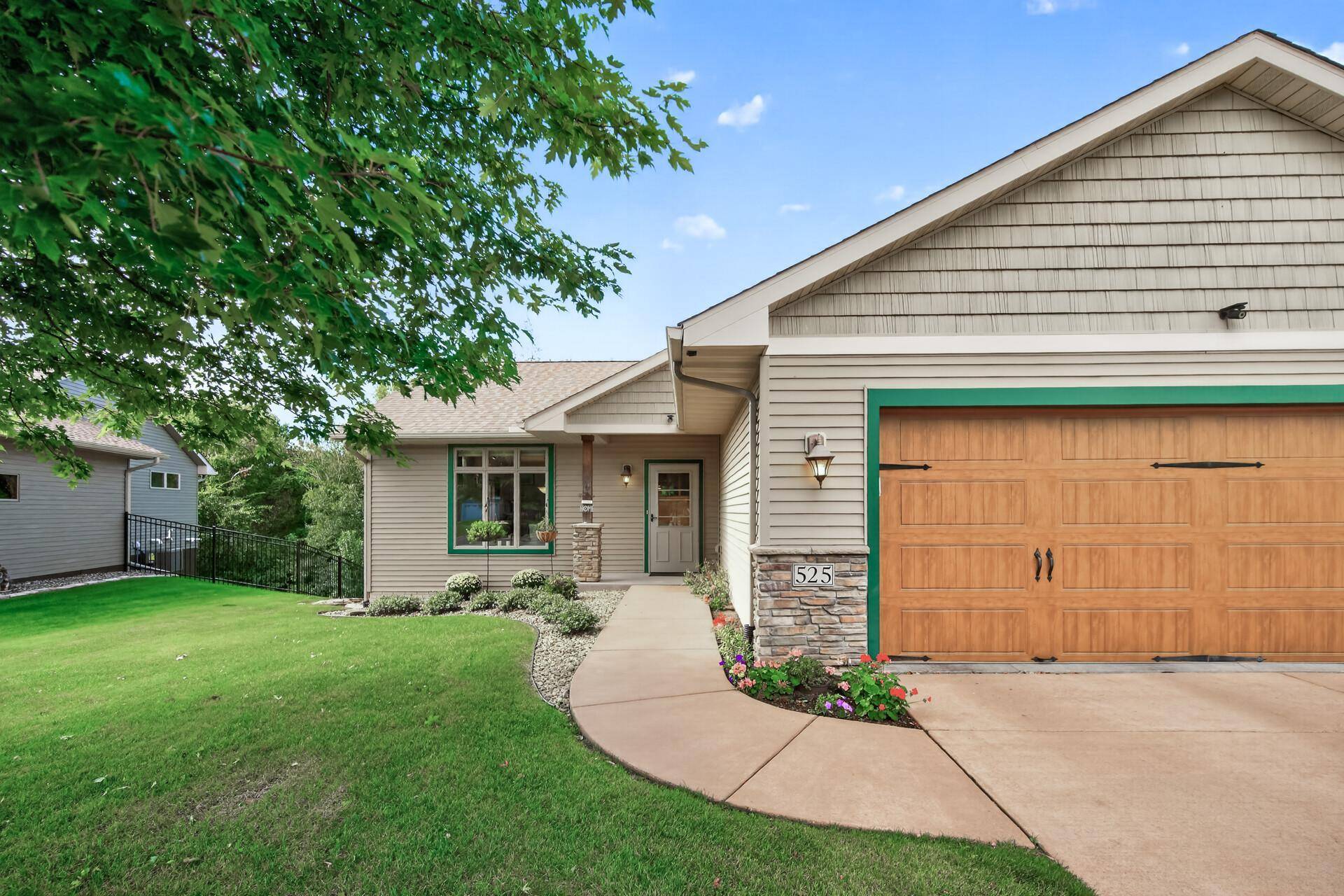 525 Devin LN, River Falls, WI 54022